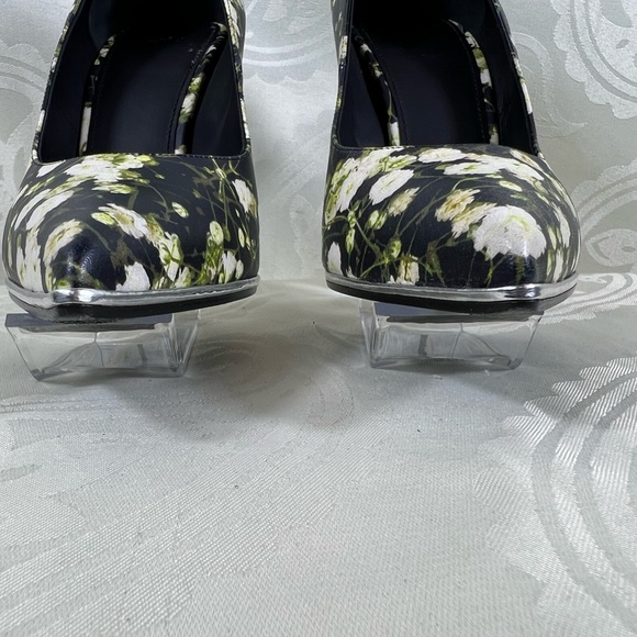 Size 36.5 / approximately 6 in euc - Picture 3 of 9